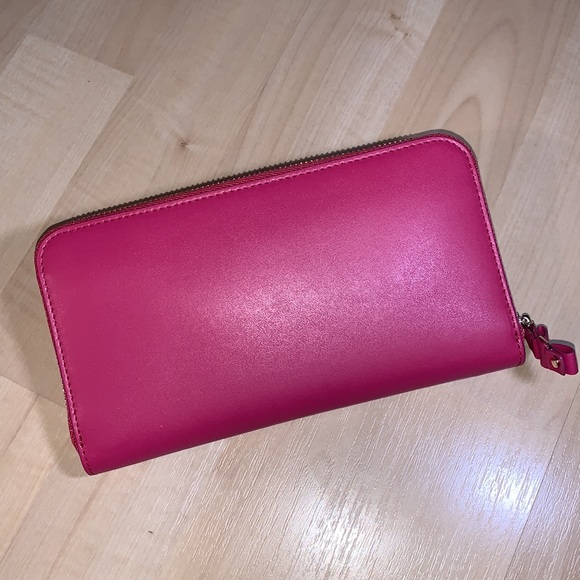 SALVATORE FERRAGAMO Vera Bow Zip Wallet in Begonia - Picture 9 of 16